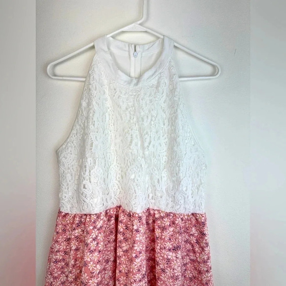 Ditsy Floral Print Guipure Lace Halter Dress - Picture 5 of 6